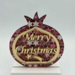 Επιτραπέζιο ξύλινο ρόδι με Plexiglass Merry Christmas κόκκινα αστεράκια