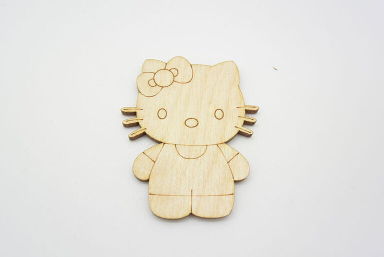 Ξύλινο hello kitty σε φυσική απόχρωση