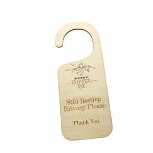 Ξύλινο door hanger do not disturb για ξενοδοχεία ενοικιαζόμενα δωμάτια σε φυσική απόχρωση