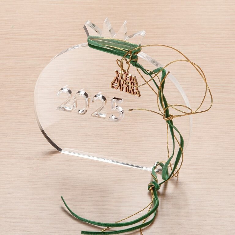 Plexiglass οβάλ ρόδι με μεταλλικό μοτίφ και πράσινη κορδέλα
