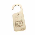 Ξύλινο door hanger do not disturb για ξενοδοχεία ενοικιαζόμενα δωμάτια σε φυσική απόχρωση