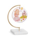 Πριγκίπισσα παραμυθιού με φόντο κάστρο σε plexiglass κρεμαστό
