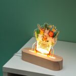 Ξύλινη βάση με LED φωτισμό και ζωάκια ζούγκλας σε safari