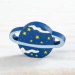 Ξύλινο διακοσμητικό σε σχήμα υδρογείου σε μπλε χρώμα