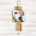 Ξύλινο κρεμαστό καδράκι με θέμα toucan