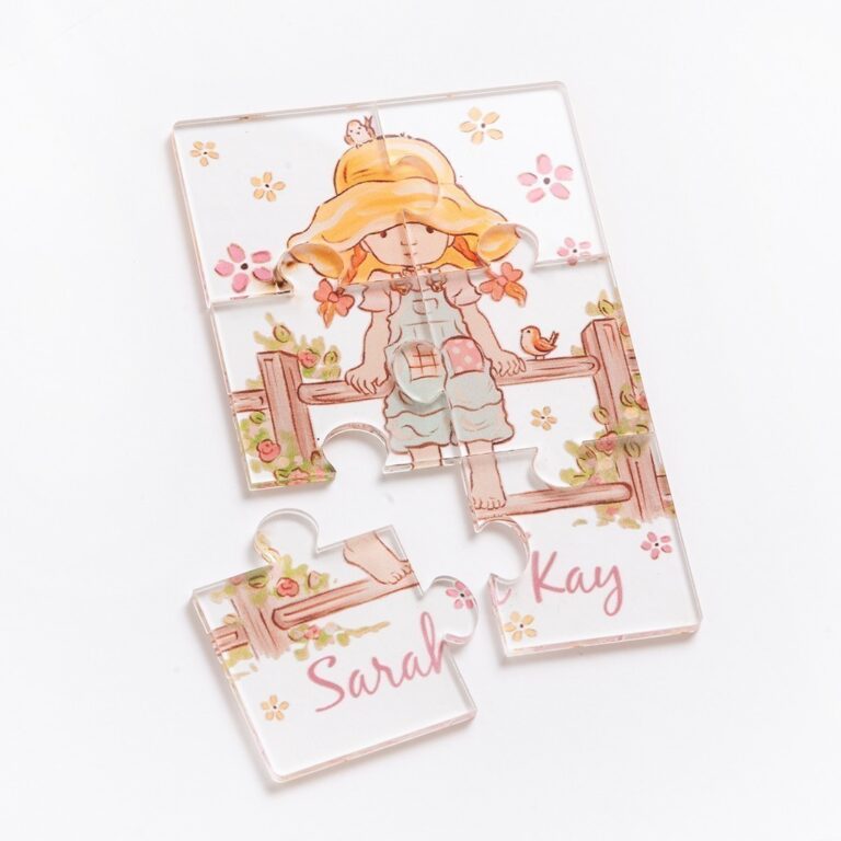 Plexiglass puzzle 6 κομματιών με τύπωμα Sarah Kay στον φράχτη
