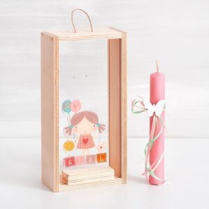 Ξύλινο κουτί με κοριτσάκι σε plexiglass και λαμπάδα
