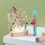 Ξύλινη βάση με LED φωτισμό και θέμα λαγουδάκι floral
