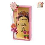 Ξύλινο κουτί με περίγραμμα της frida kahlo