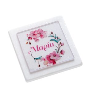 Μαρμάρινο σουβέρ με print plexiglass και στεφάνι από ροζ λουλούδια