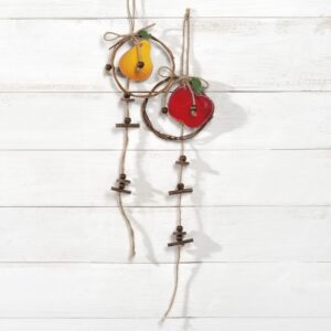 Ξύλινο κρεμαστό μήλο σε κόκκινο χρώμα με φυσικούς κορμούς